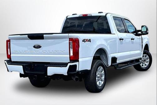 OXFORD WHITE 2024 Ford F-250 XLT