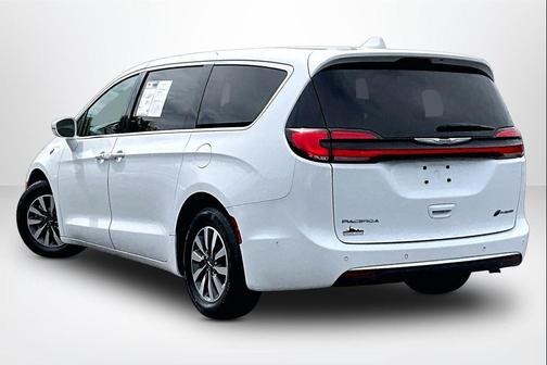 Bright White Clearcoat 2022 Chrysler Pacifica Hybrid Touring L