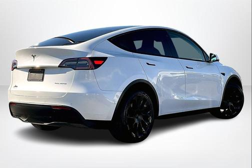 2022 Tesla Model Y Long Range Dual Motor All-Wheel Drive