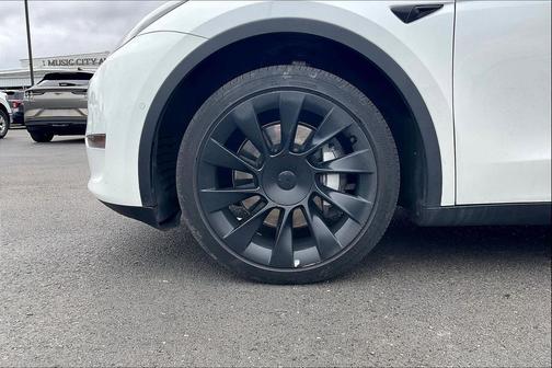 2022 Tesla Model Y Long Range Dual Motor All-Wheel Drive