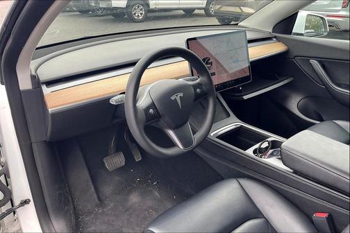 2022 Tesla Model Y Long Range Dual Motor All-Wheel Drive