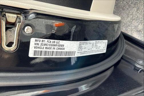 2022 Chrysler Voyager LX