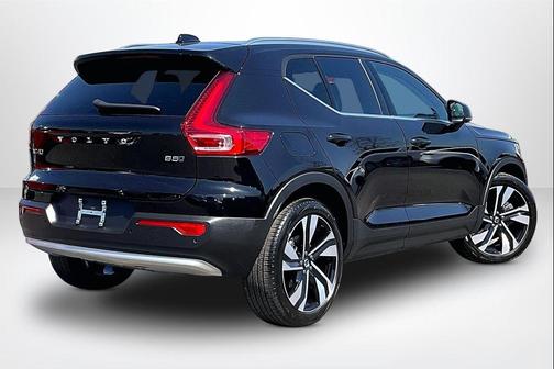 2024 Volvo XC40 B5 Plus Bright Theme