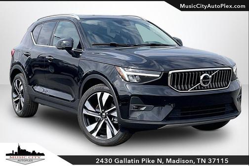 2024 Volvo XC40 B5 Plus Bright Theme