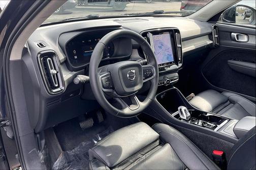 2024 Volvo XC40 B5 Plus Bright Theme