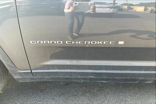 2023 Jeep Grand Cherokee L Laredo
