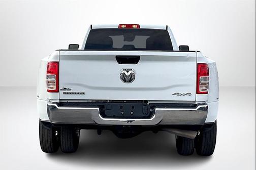 2024 RAM 3500 Big Horn Crew Cab 4x4 8' Box