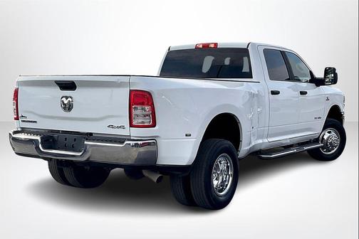 2024 RAM 3500 Big Horn Crew Cab 4x4 8' Box