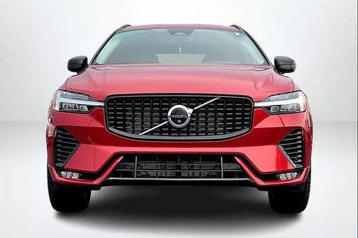 2023 Volvo XC60 B5 Plus Dark Theme