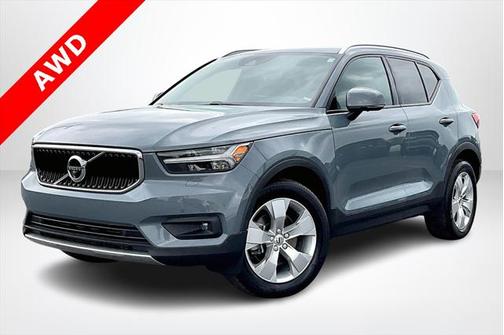 2022 Volvo XC40 T5 Momentum