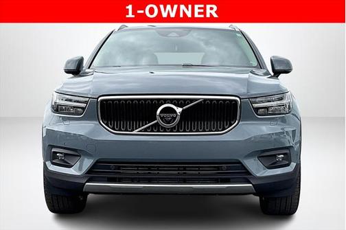 2022 Volvo XC40 T5 Momentum