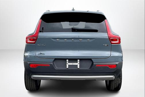 2022 Volvo XC40 T5 Momentum