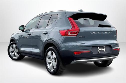 2022 Volvo XC40 T5 Momentum