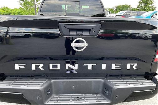Super Black 2025 Nissan Frontier SV