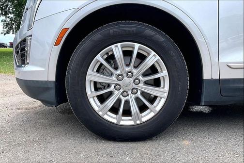 Radiant Silver Metallic 2018 Cadillac XT5 Base