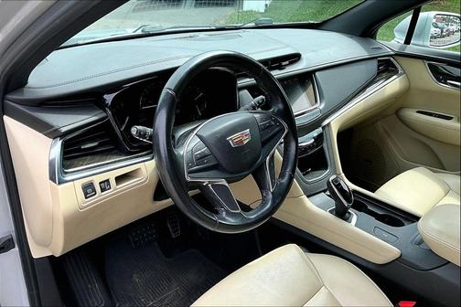 Radiant Silver Metallic 2018 Cadillac XT5 Base