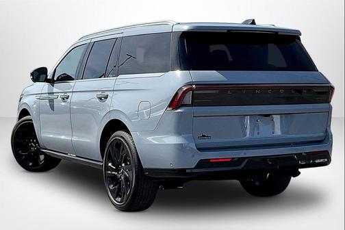 GRAY MIST METALLIC TRI-COAT 2025 Lincoln Navigator Reserve