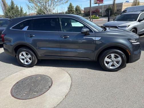 2022 Kia Sorento LX