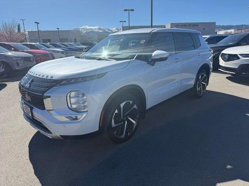 2023 Mitsubishi Outlander SE