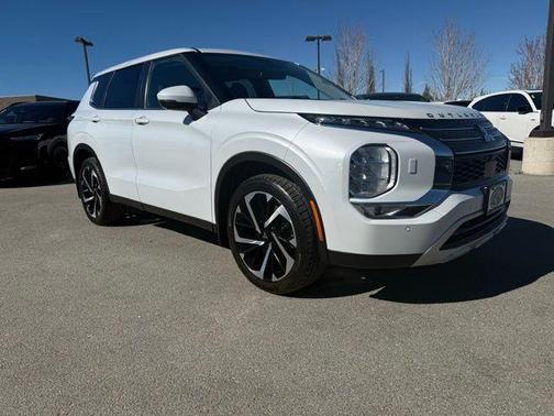 2023 Mitsubishi Outlander SE