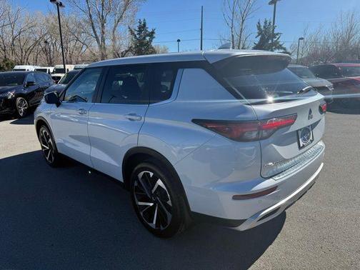 2023 Mitsubishi Outlander SE
