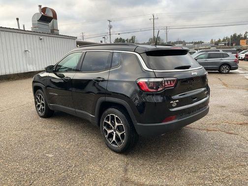 Diamond Black 2025 Jeep Compass Limited