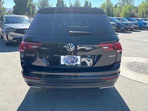 Deep Black Pearl Effect 2021 Volkswagen Tiguan 2.0T S