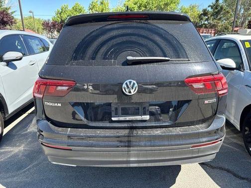 Deep Black Pearl Effect 2021 Volkswagen Tiguan 2.0T S