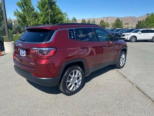 2022 Jeep Compass Latitude Lux