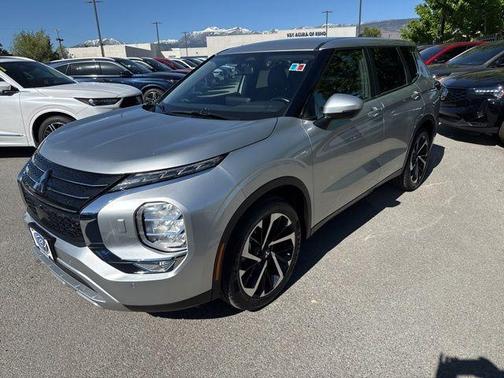 Alloy Silver Metallic 2024 Mitsubishi Outlander SE