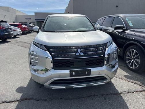 Blue 2024 Mitsubishi Outlander SE