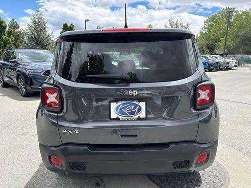 Graphite Gray 2023 Jeep Renegade Latitude