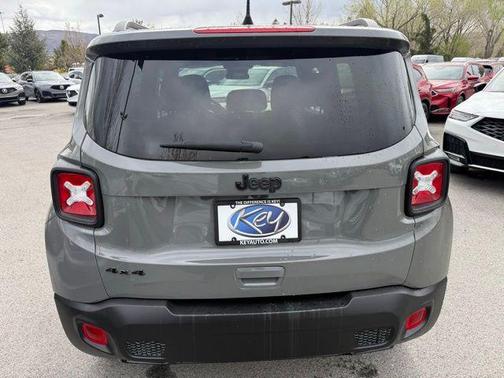 Sting Gray Clearcoat 2022 Jeep Renegade Altitude