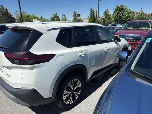 Pearl White Tri-Coat 2023 Nissan Rogue SV