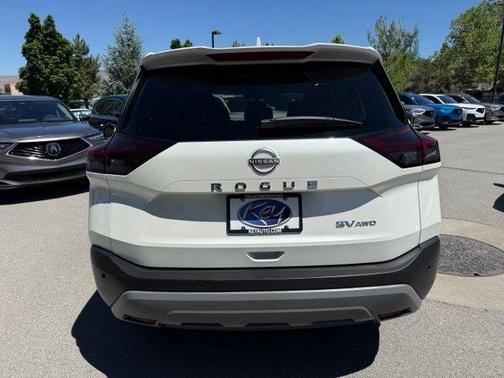 Pearl White Tri-Coat 2023 Nissan Rogue SV