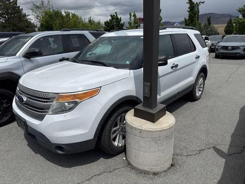White 2013 Ford Explorer
