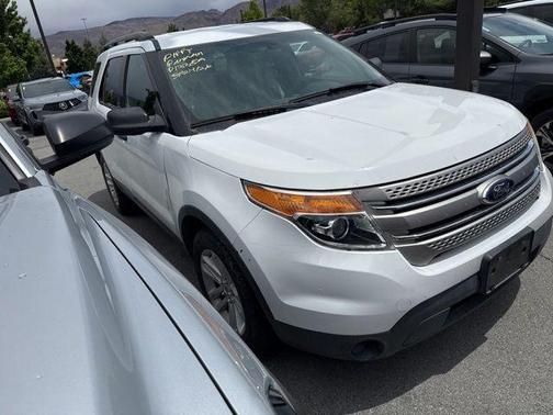 White 2013 Ford Explorer