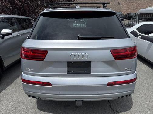 Florett Silver Metallic 2017 Audi Q7 3.0T Prestige
