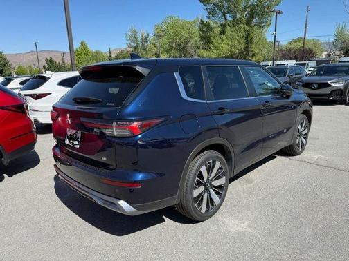 Black 2025 Mitsubishi Outlander SE