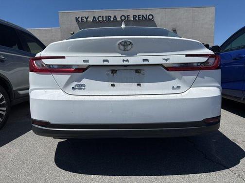 Ice 2025 Toyota Camry LE