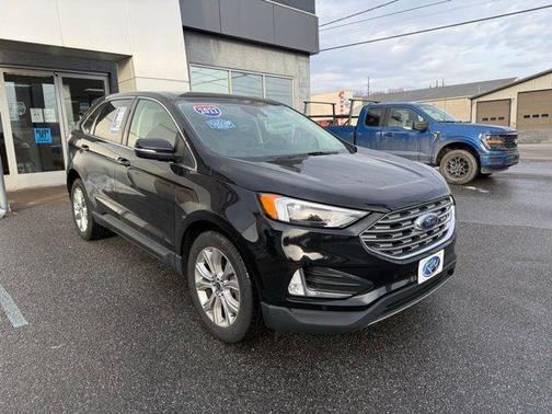 Black Metallic 2022 Ford Edge Titanium