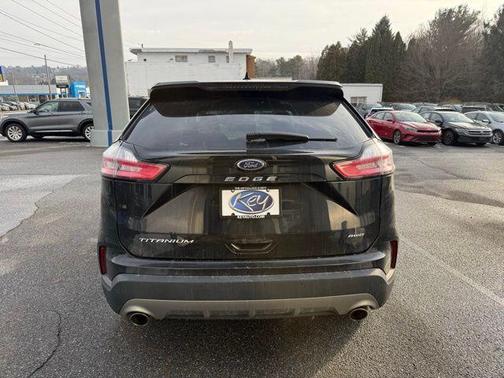 Black Metallic 2022 Ford Edge Titanium