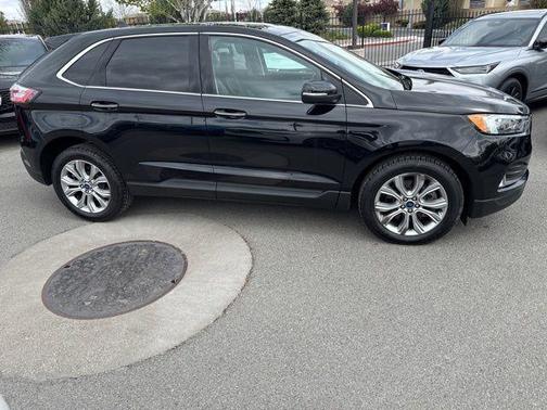 Black Metallic 2022 Ford Edge Titanium