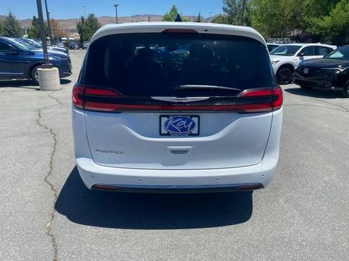 2024 Chrysler Pacifica Touring-L