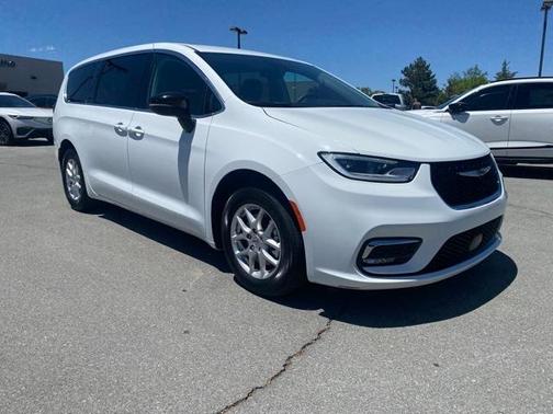 2024 Chrysler Pacifica Touring-L