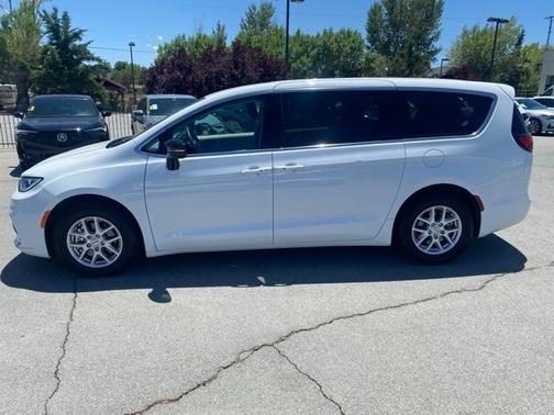 2024 Chrysler Pacifica Touring-L