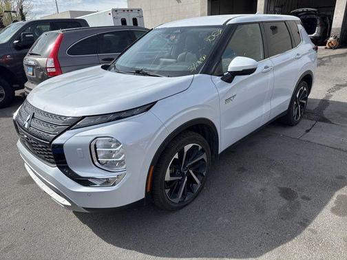 2024 Mitsubishi Outlander PHEV SE