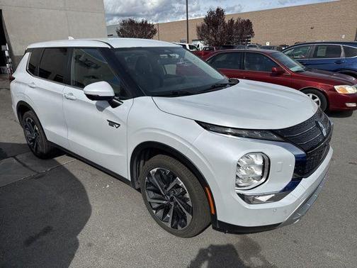 2024 Mitsubishi Outlander PHEV SE