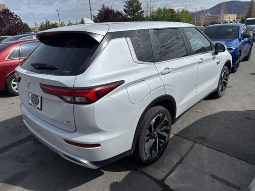 2024 Mitsubishi Outlander PHEV SE