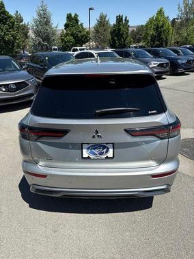 Silver 2025 Mitsubishi Outlander SE